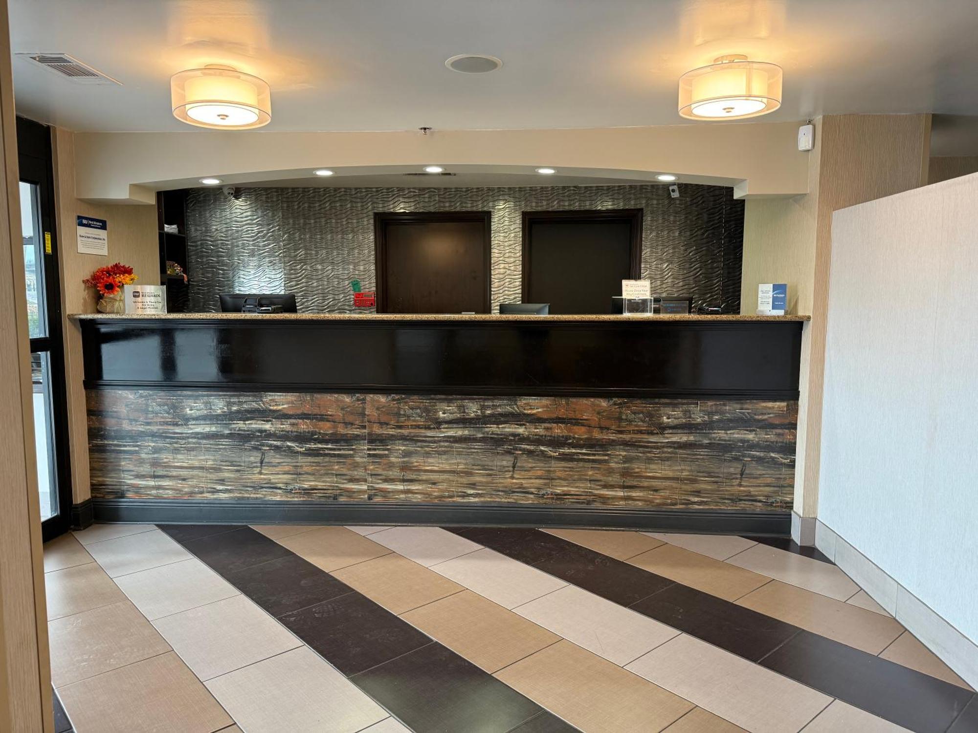Best Western Plus Jackson Downtown Coliseum Exterior photo